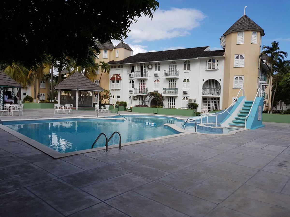 Almond Grove At Sand Castle Ocho Rios Bagian luar foto